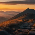 Auvergne site a visiter : Puy de Dôme au lever du soleil