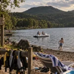 Plage du lac d’Aydat, puy de Dome et volcans d’Auvergne