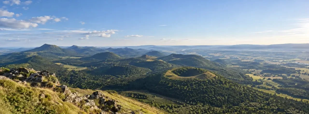 Vue panoramique de la chaîne des puys auvergne depuis le puy de Dôme