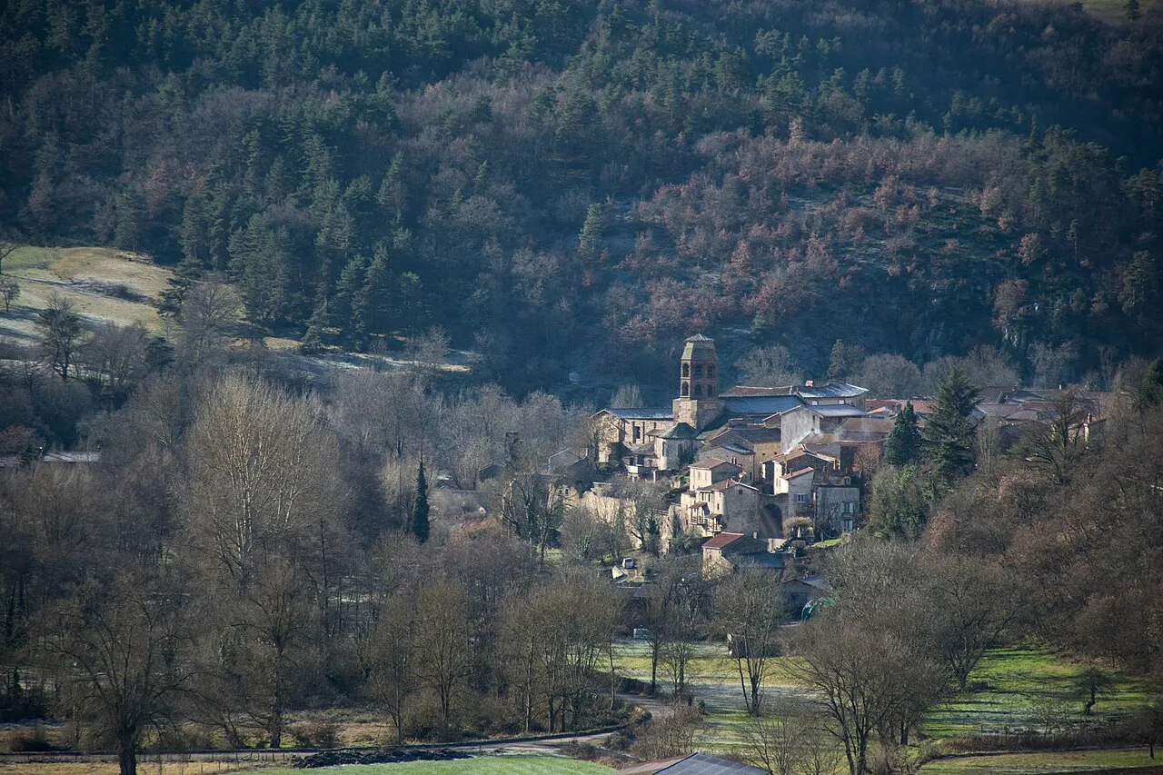 Le village de Lavaudieu dans la vallée de la Senouire
