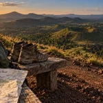 Randonnée parc volcan auvergne : sentier de pouzzolane et vue sur les puys