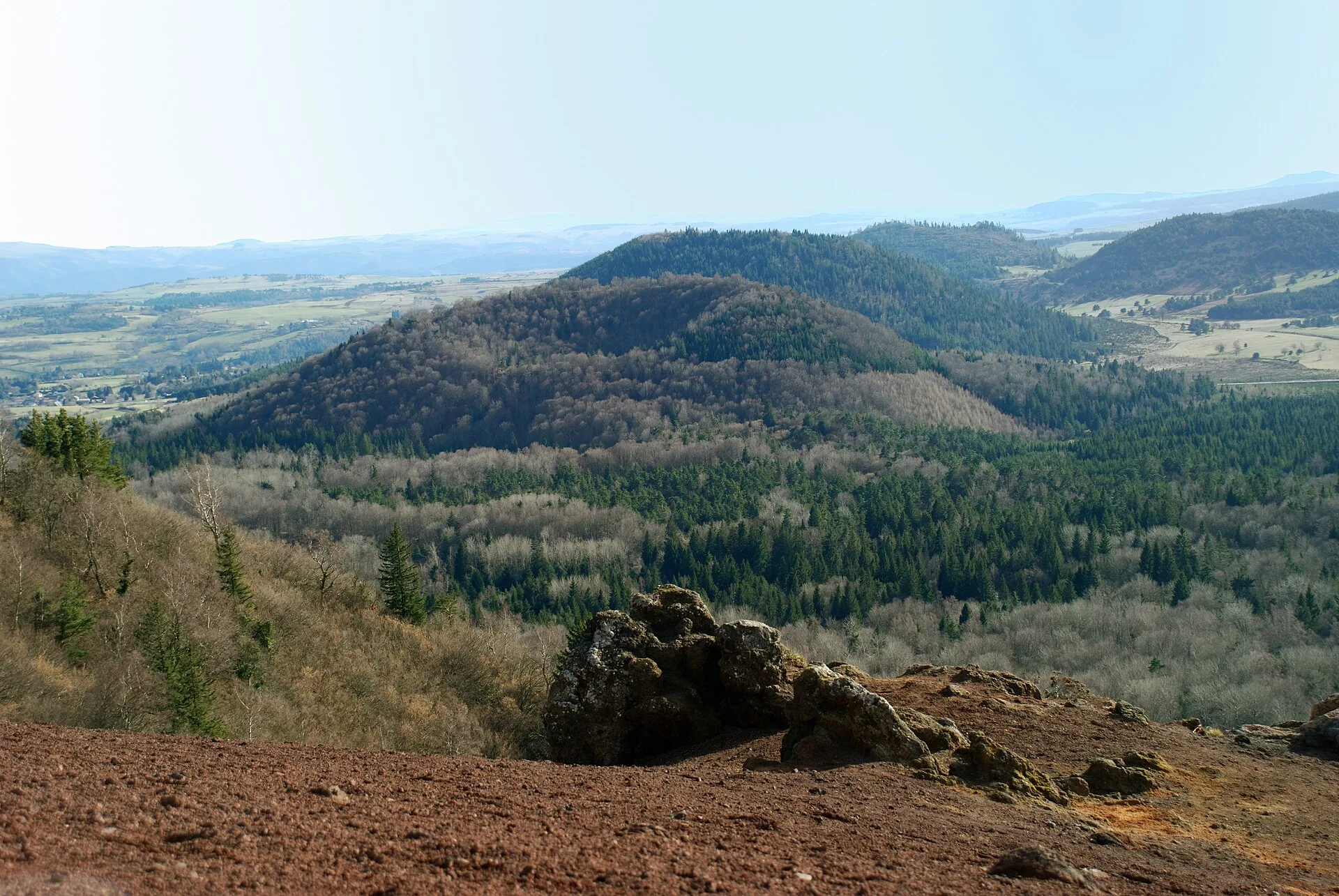 Le puy de Vichatel dans la chaîne des Puys.