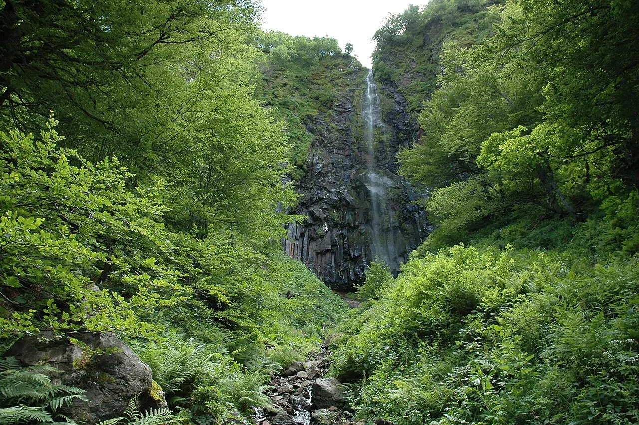 Une cascade dans la réserve naturelle de la vallée de Chaudefour.