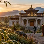 Temple biollet Dhagpo Kundreul Ling au lever du soleil