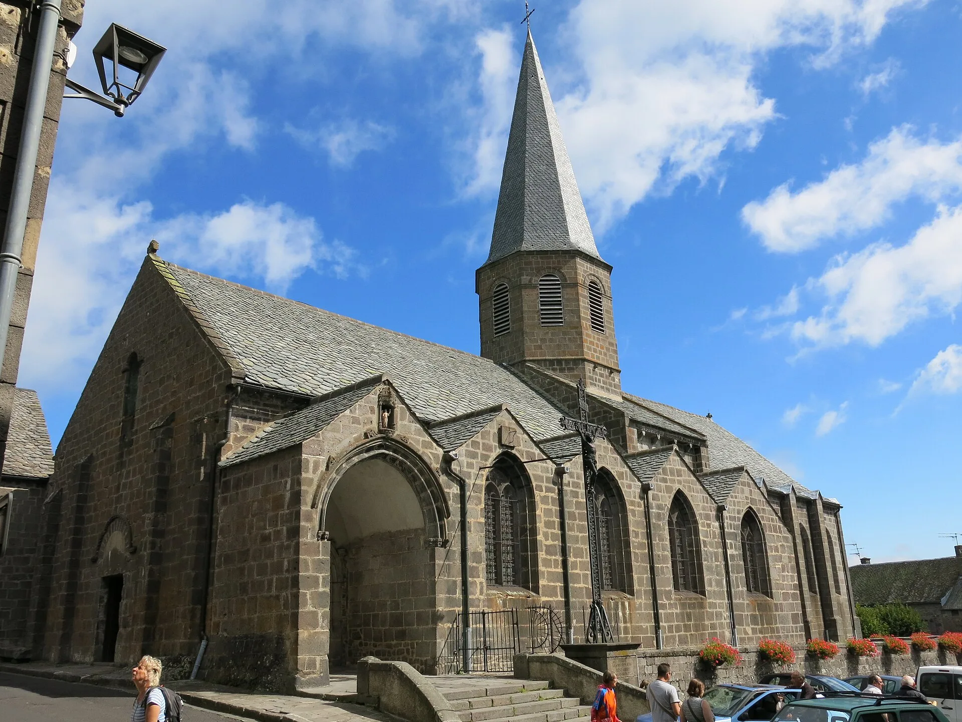 L’église Saint-André dans le centre ancien de Besse
