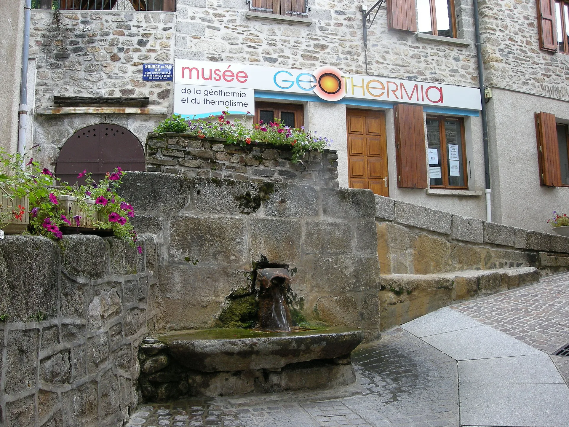 La source du Par et le musée Géothermia à Chaudes-Aigues