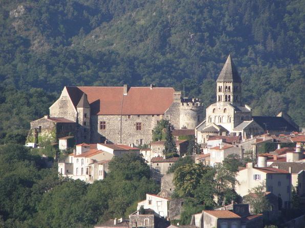 Vue du village de Saint-Saturnin