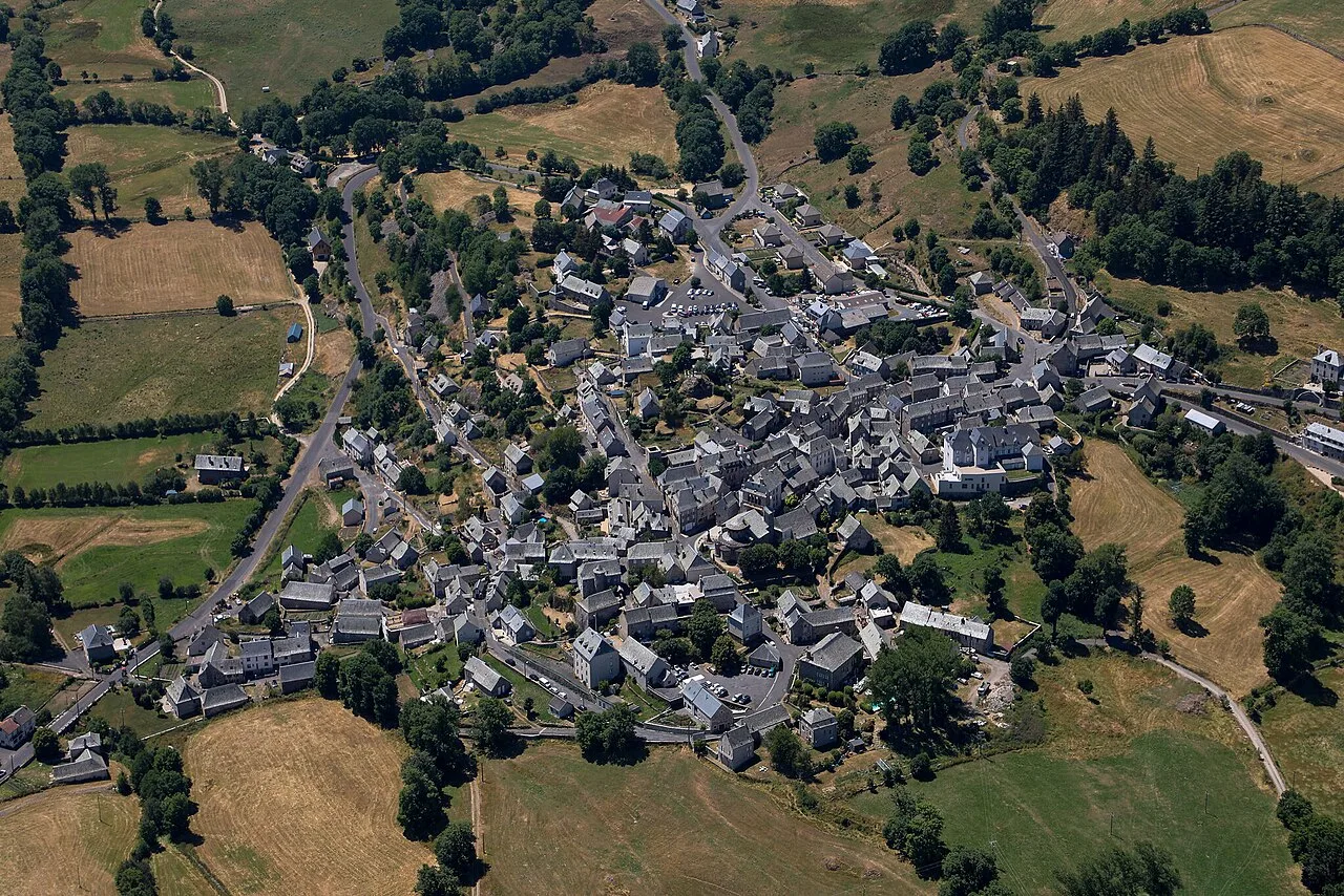 Vue de Saint-Urcize et de son patrimoine
